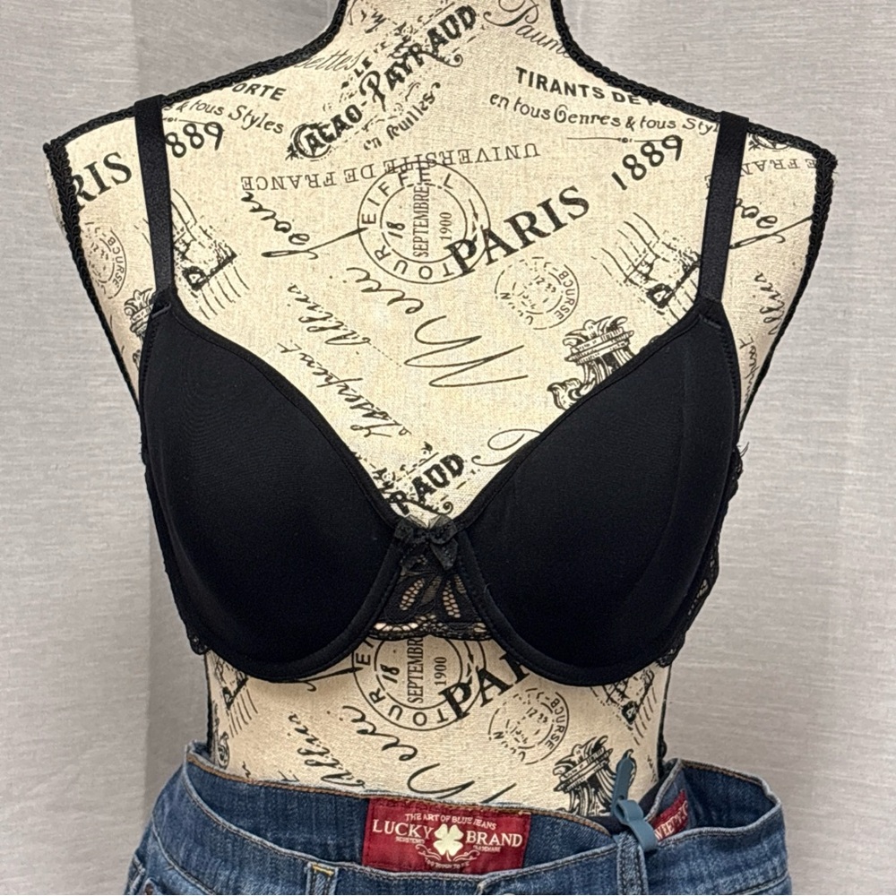 Wacoal Black Lace Bra with padding and adjustable straps Sz 36B